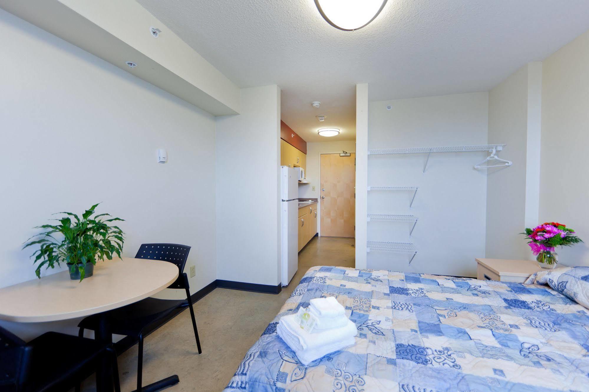 Macewan University Residence Edmonton Bagian luar foto