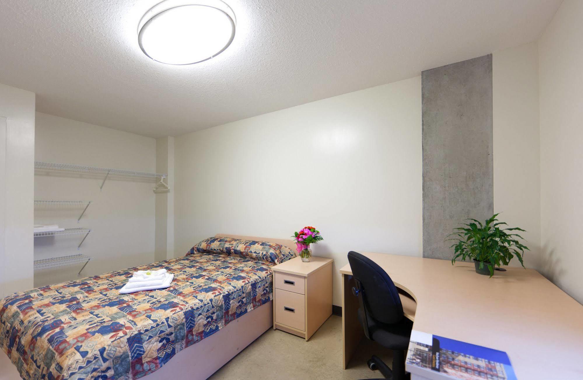 Macewan University Residence Edmonton Bagian luar foto