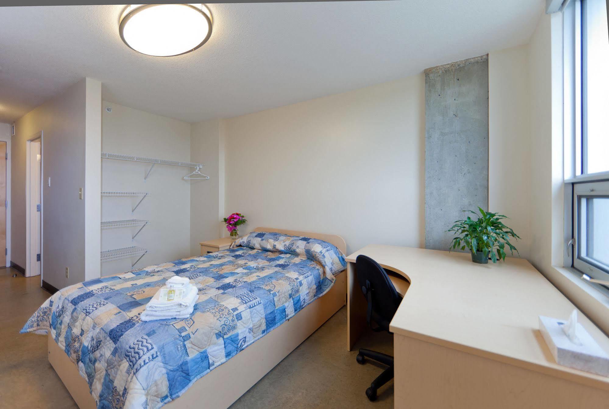 Macewan University Residence Edmonton Bagian luar foto