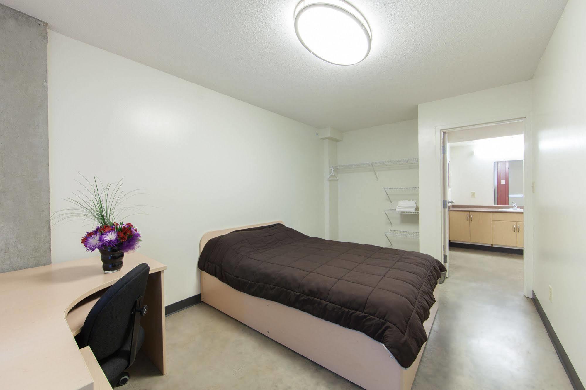 Macewan University Residence Edmonton Bagian luar foto