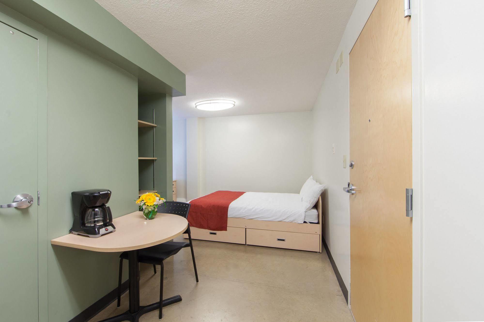 Macewan University Residence Edmonton Bagian luar foto